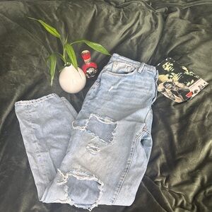 BDG Light Blue Distressed high rise Boyfriend Jeans size 28